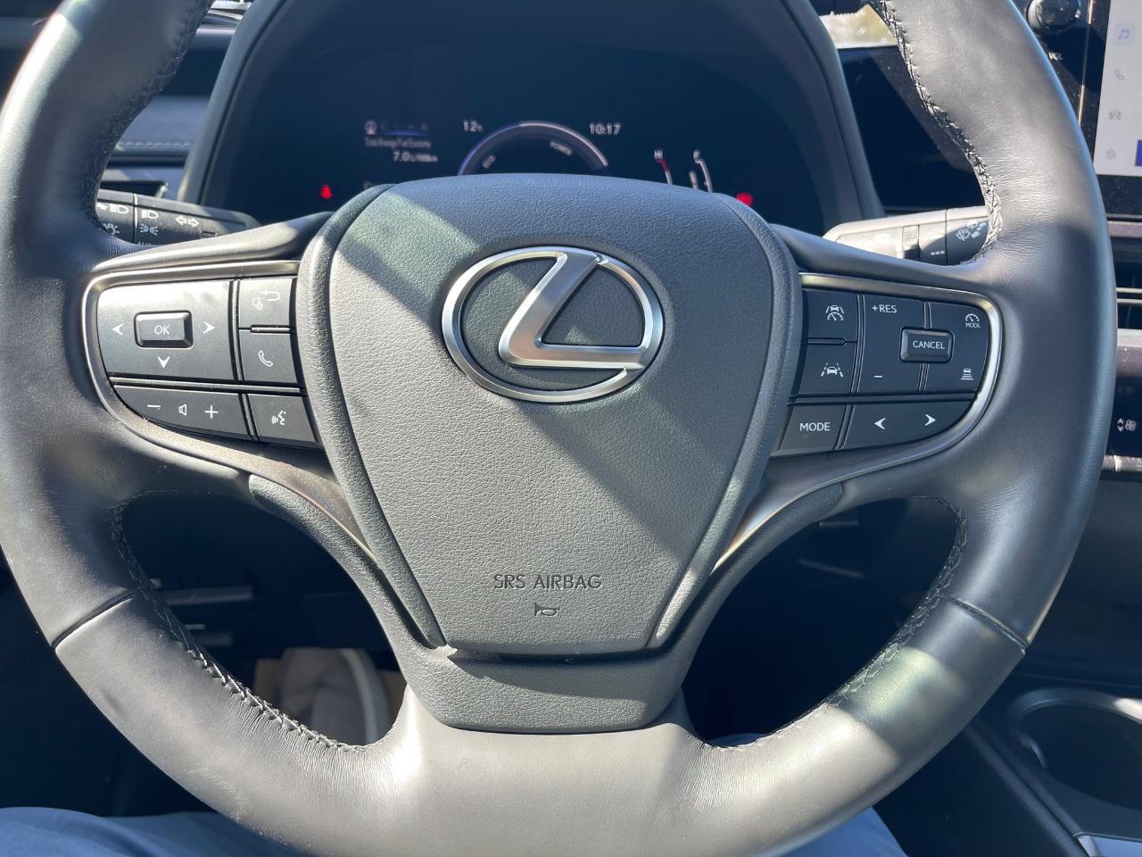 Lexus UX UX 300h AWD 2025