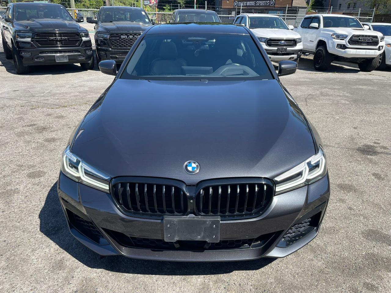 BMW 5 Series M550i xDrive Sedan 2022