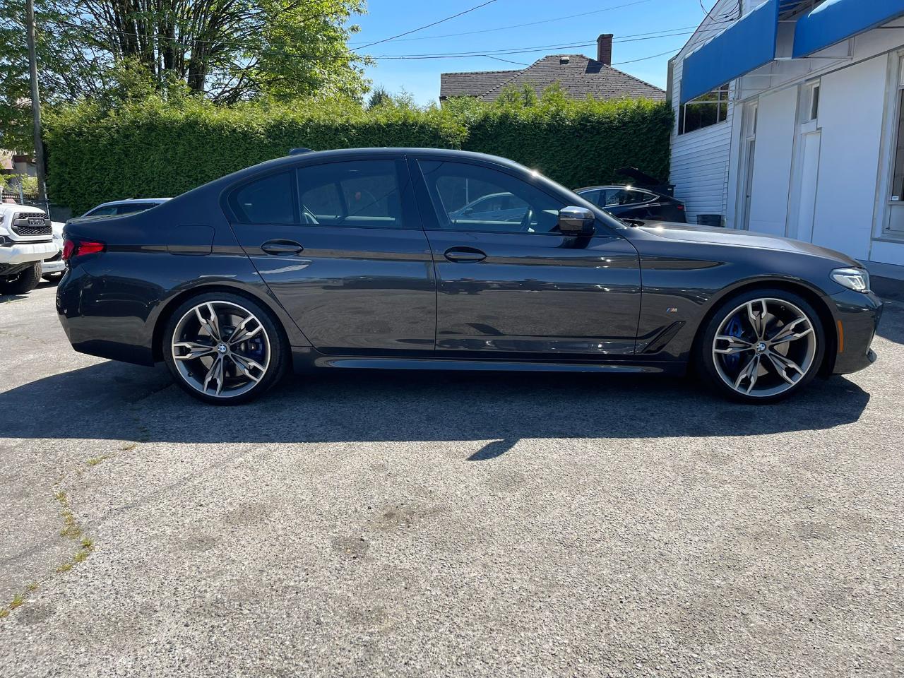 BMW 5 Series M550i xDrive Sedan 2022