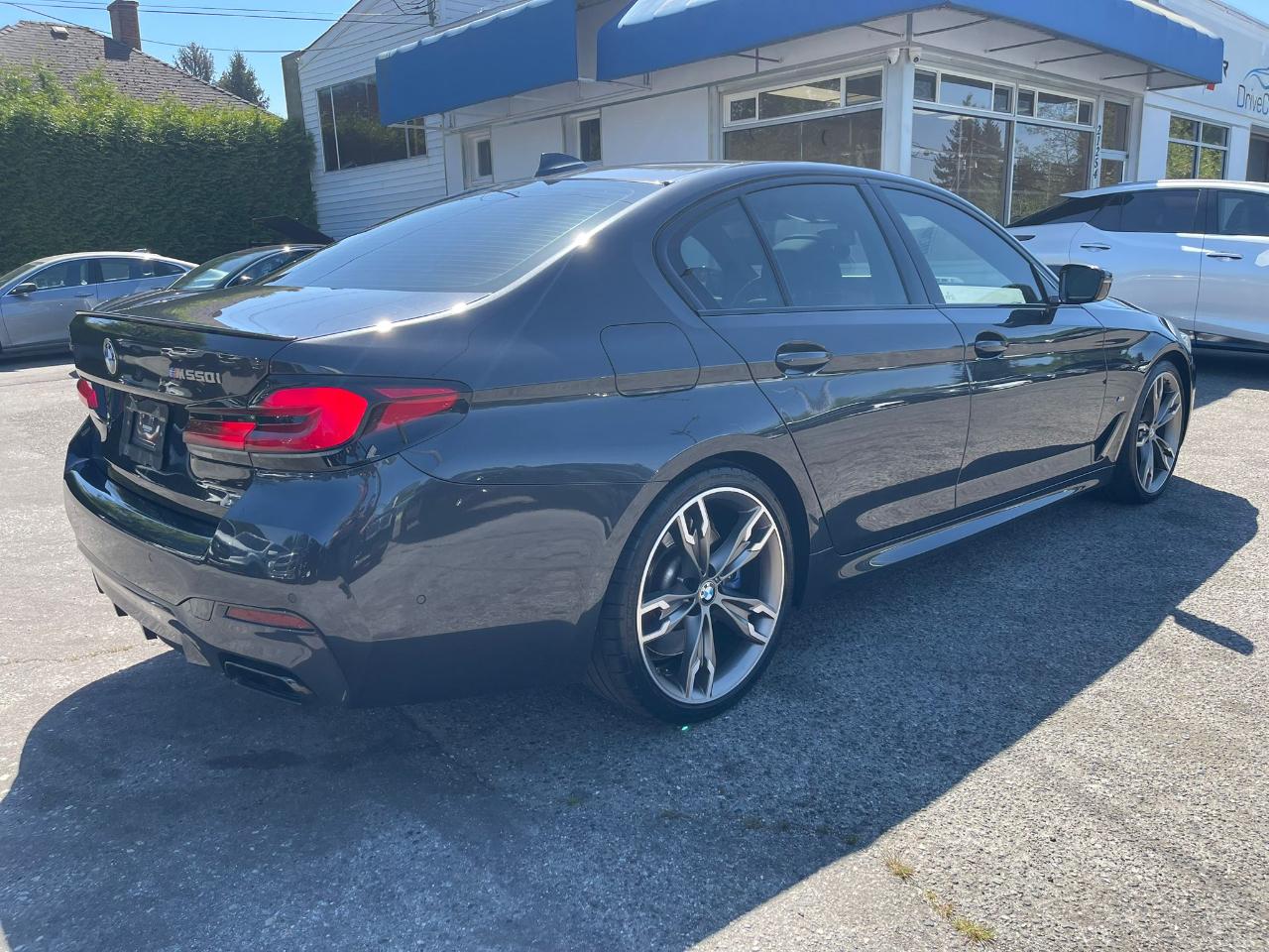 BMW 5 Series M550i xDrive Sedan 2022