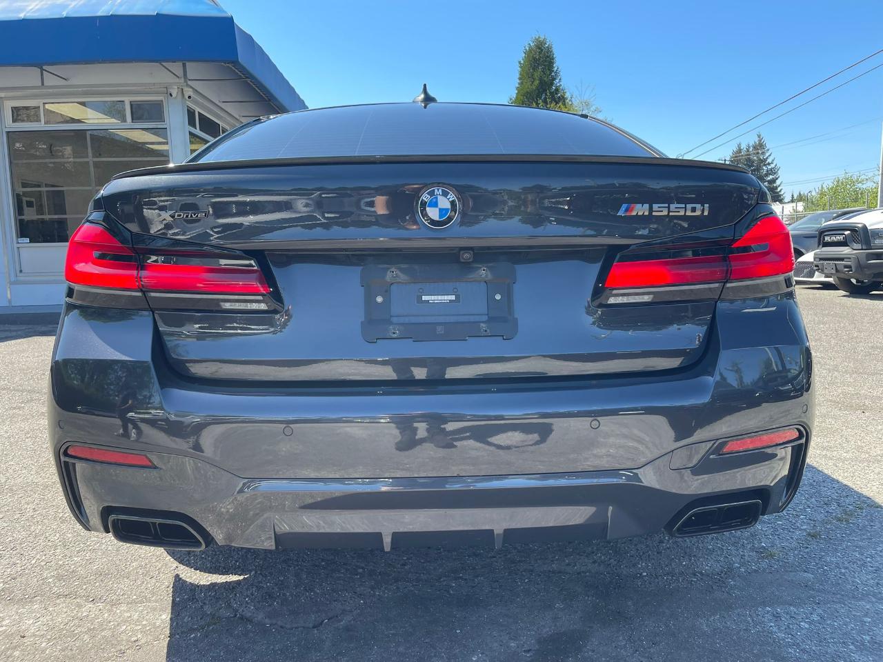 BMW 5 Series M550i xDrive Sedan 2022