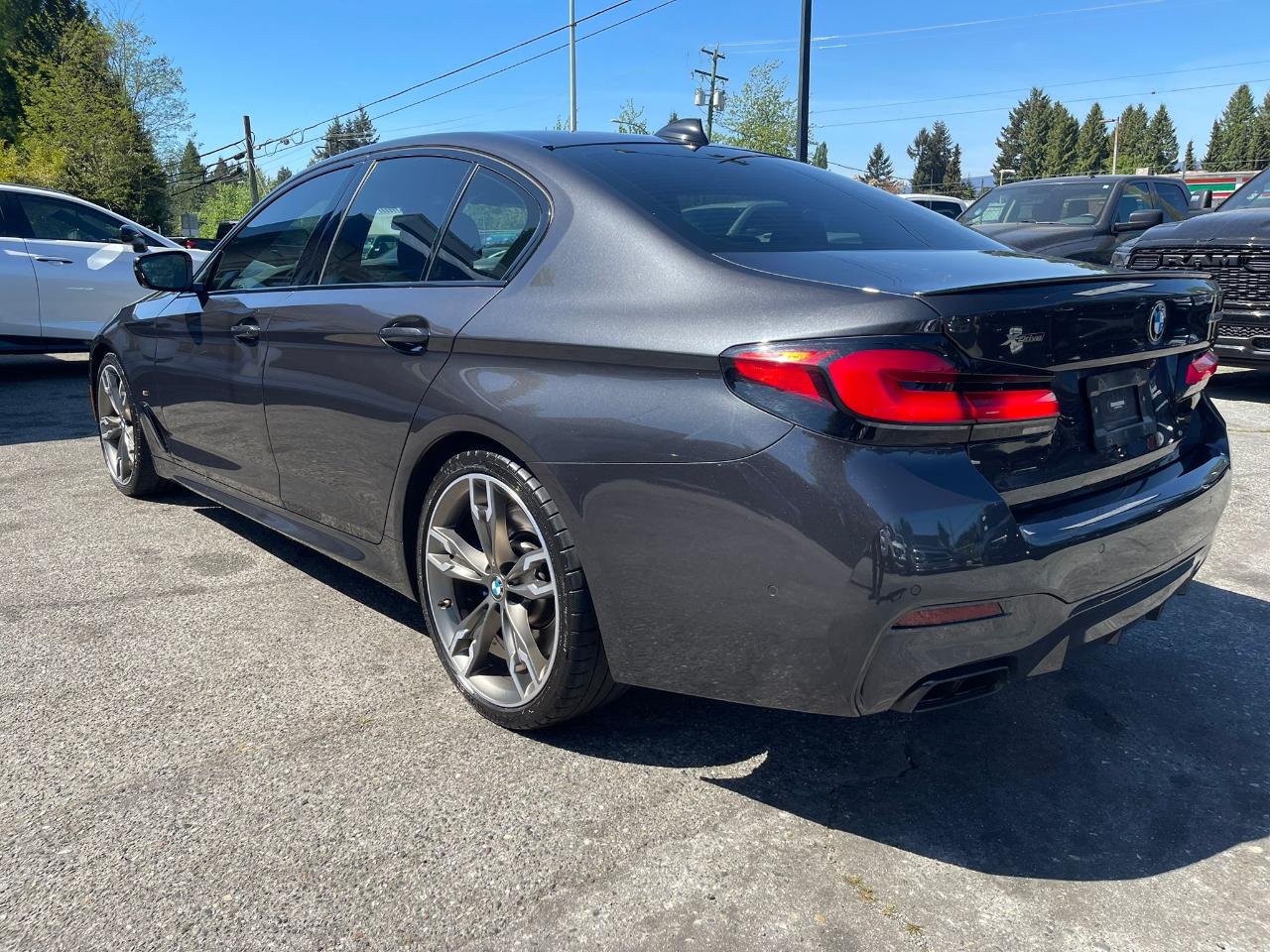 BMW 5 Series M550i xDrive Sedan 2022