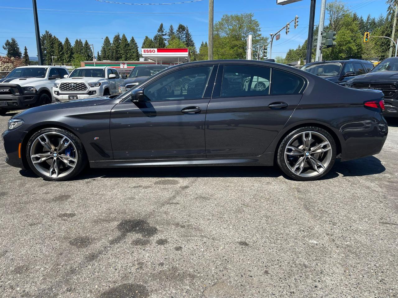 BMW 5 Series M550i xDrive Sedan 2022