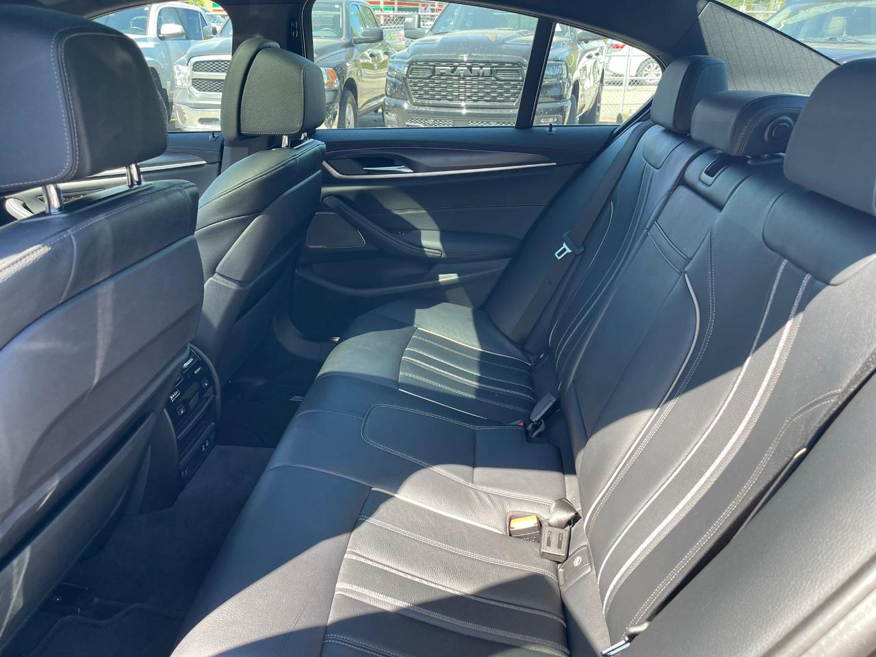 BMW 5 Series M550i xDrive Sedan 2022