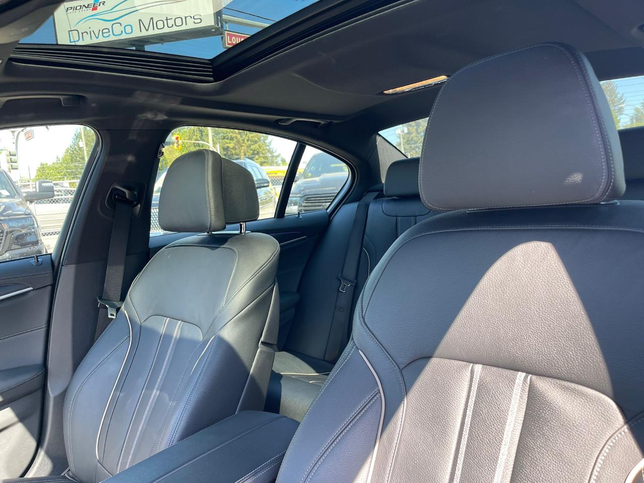 BMW 5 Series M550i xDrive Sedan 2022