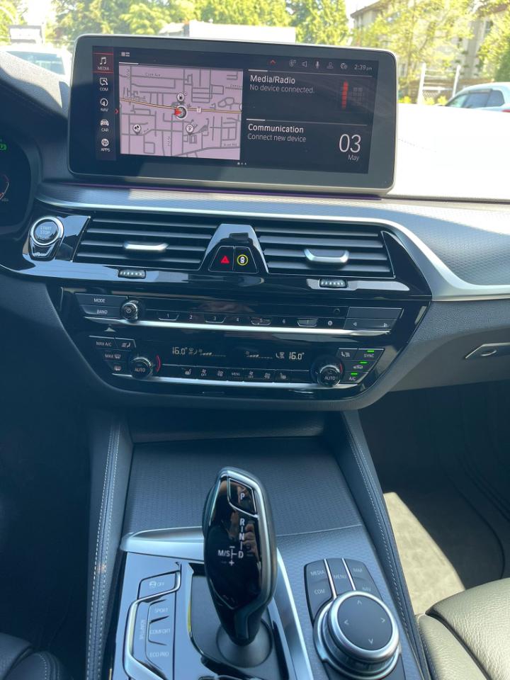 BMW 5 Series M550i xDrive Sedan 2022