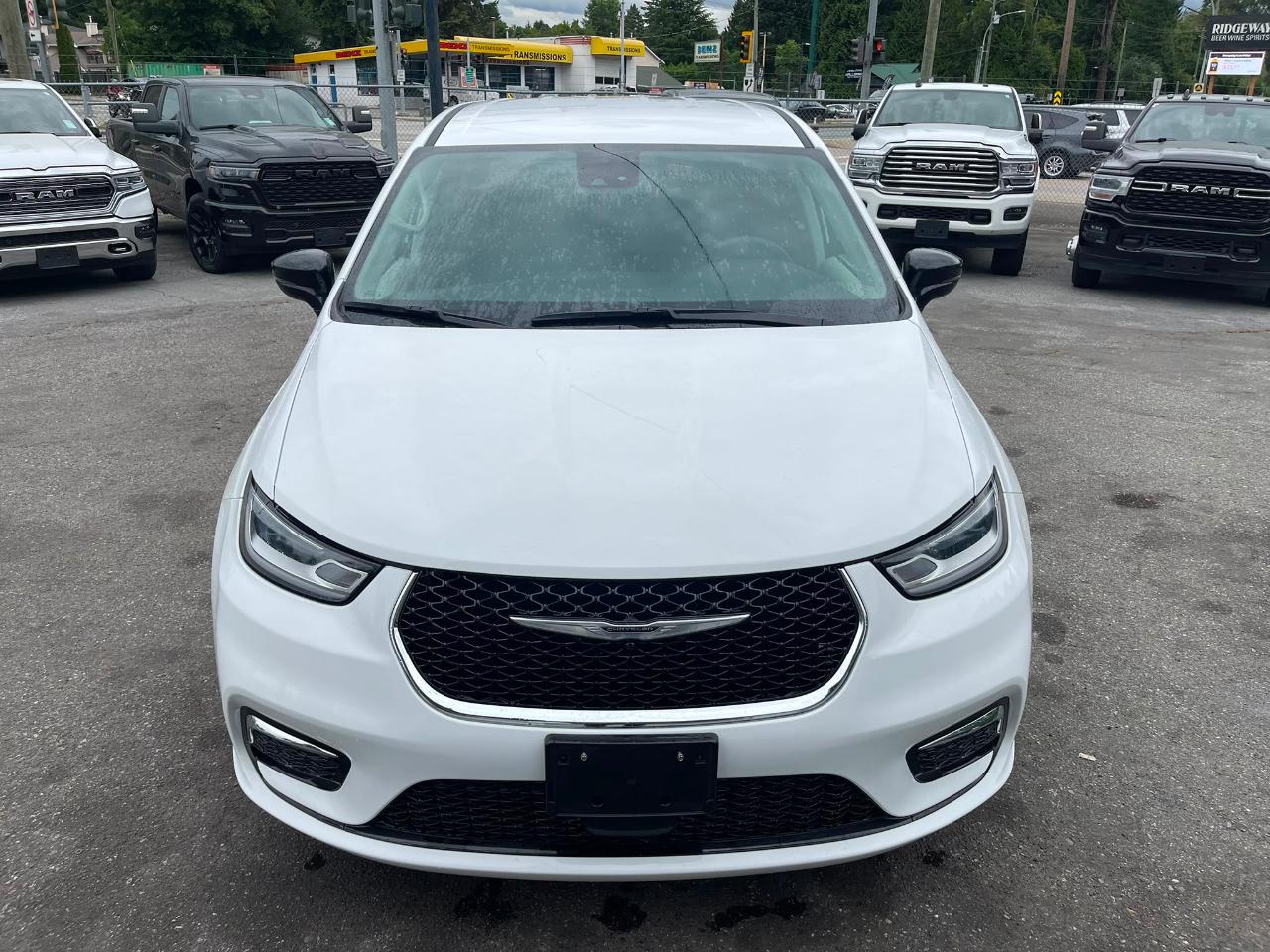 Chrysler Pacifica Touring-L FWD 2024