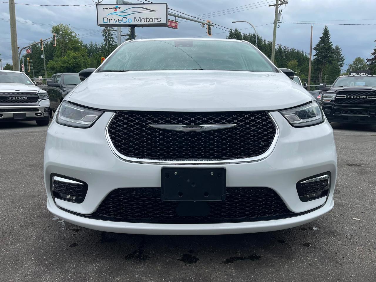 Chrysler Pacifica Touring-L FWD 2024