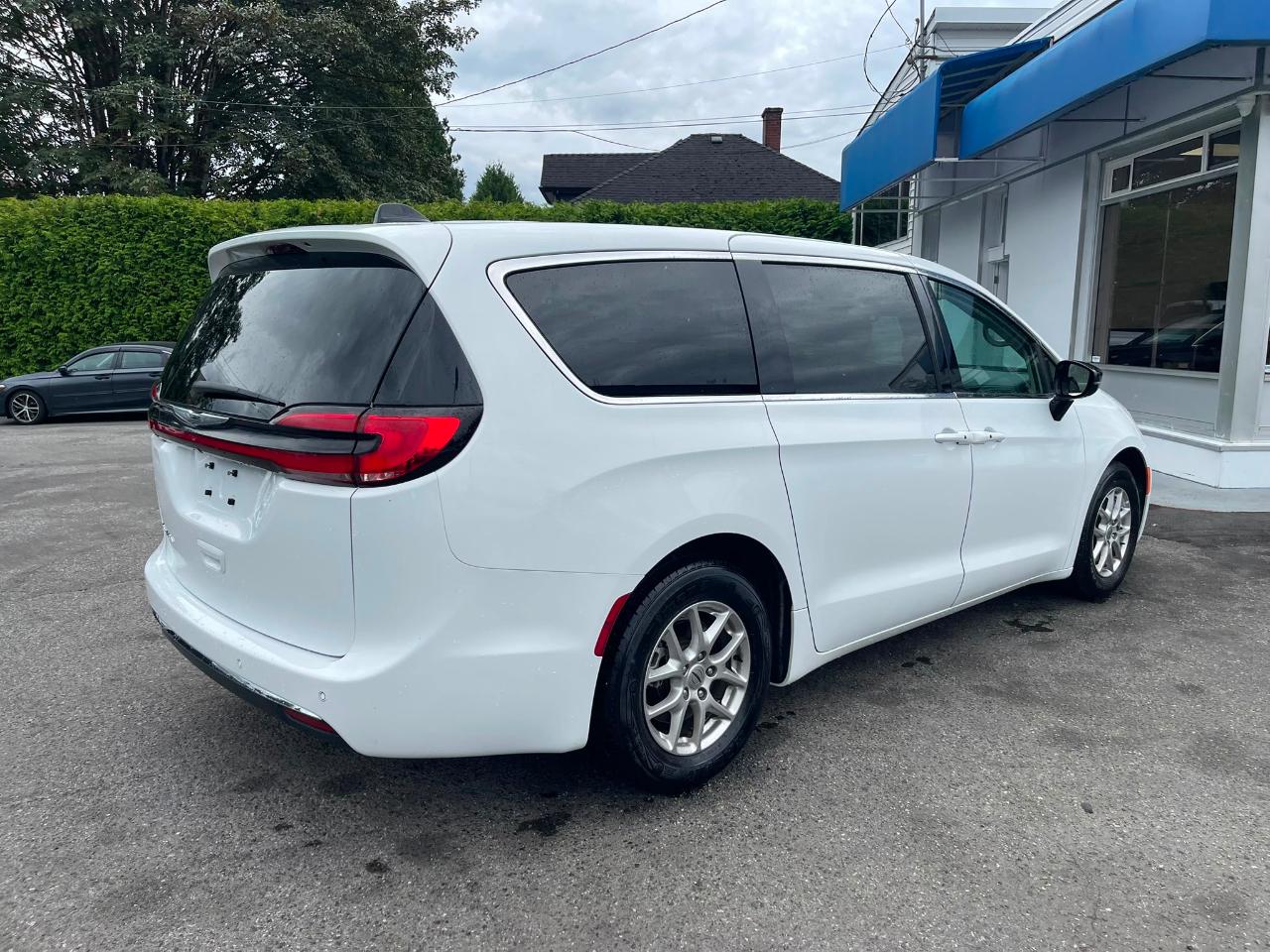 Chrysler Pacifica Touring-L FWD 2024