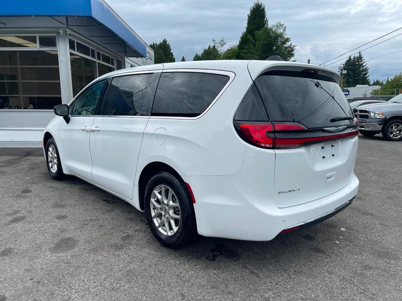 Chrysler Pacifica Touring-L FWD 2024
