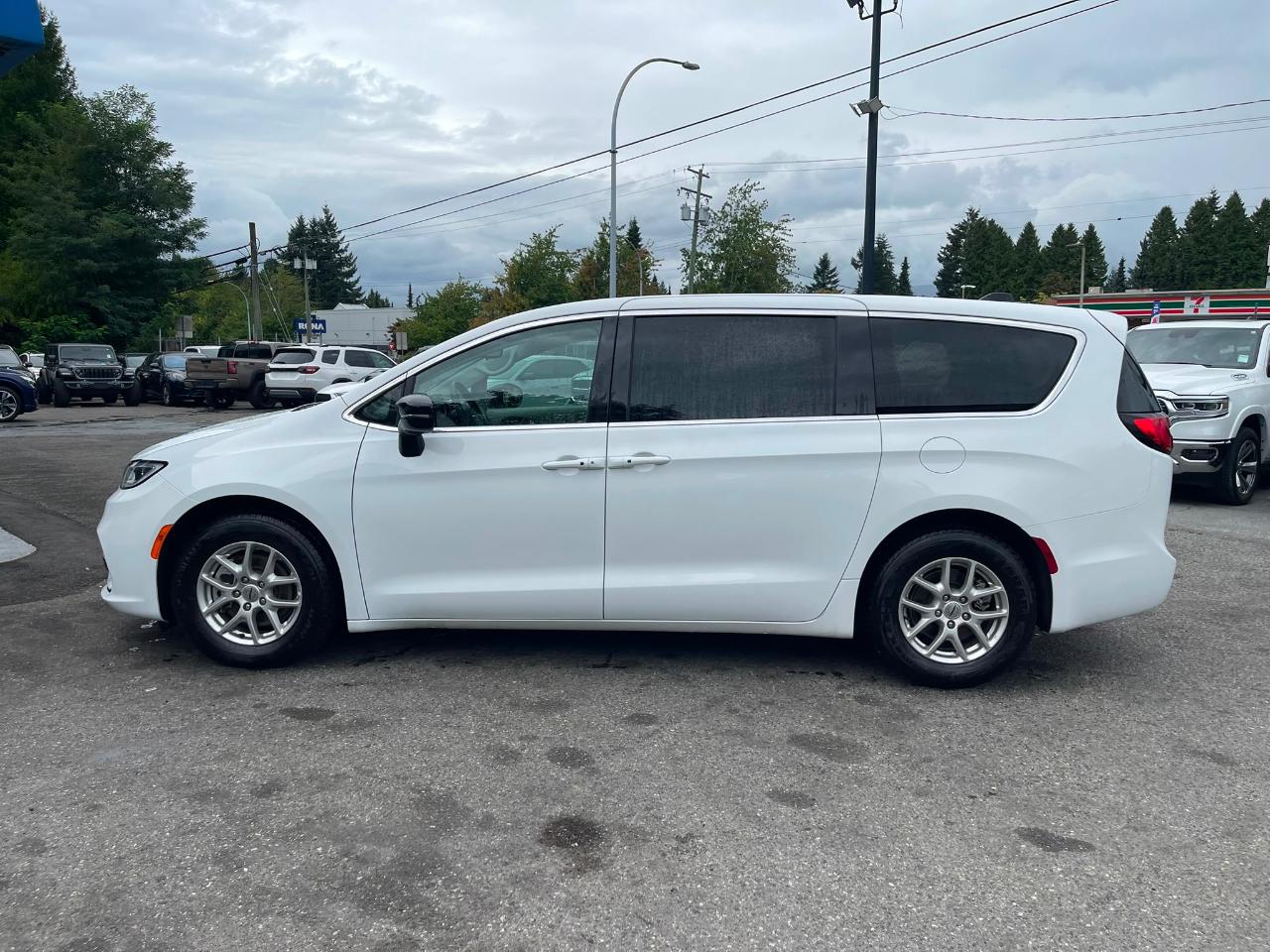 Chrysler Pacifica Touring-L FWD 2024