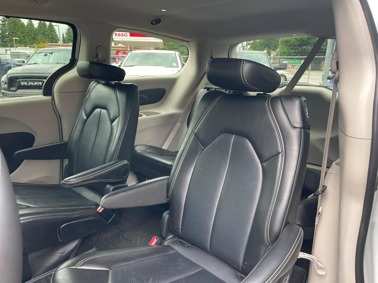 Chrysler Pacifica Touring-L FWD 2024