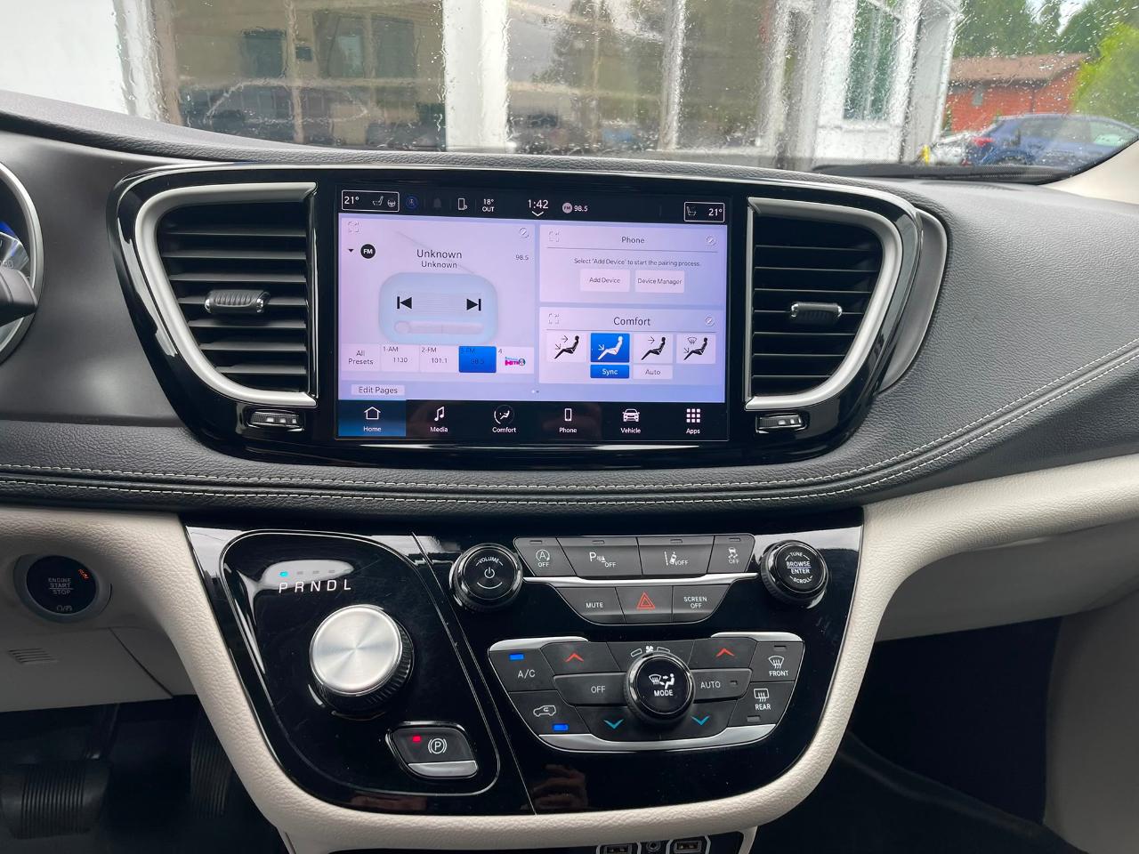 Chrysler Pacifica Touring-L FWD 2024