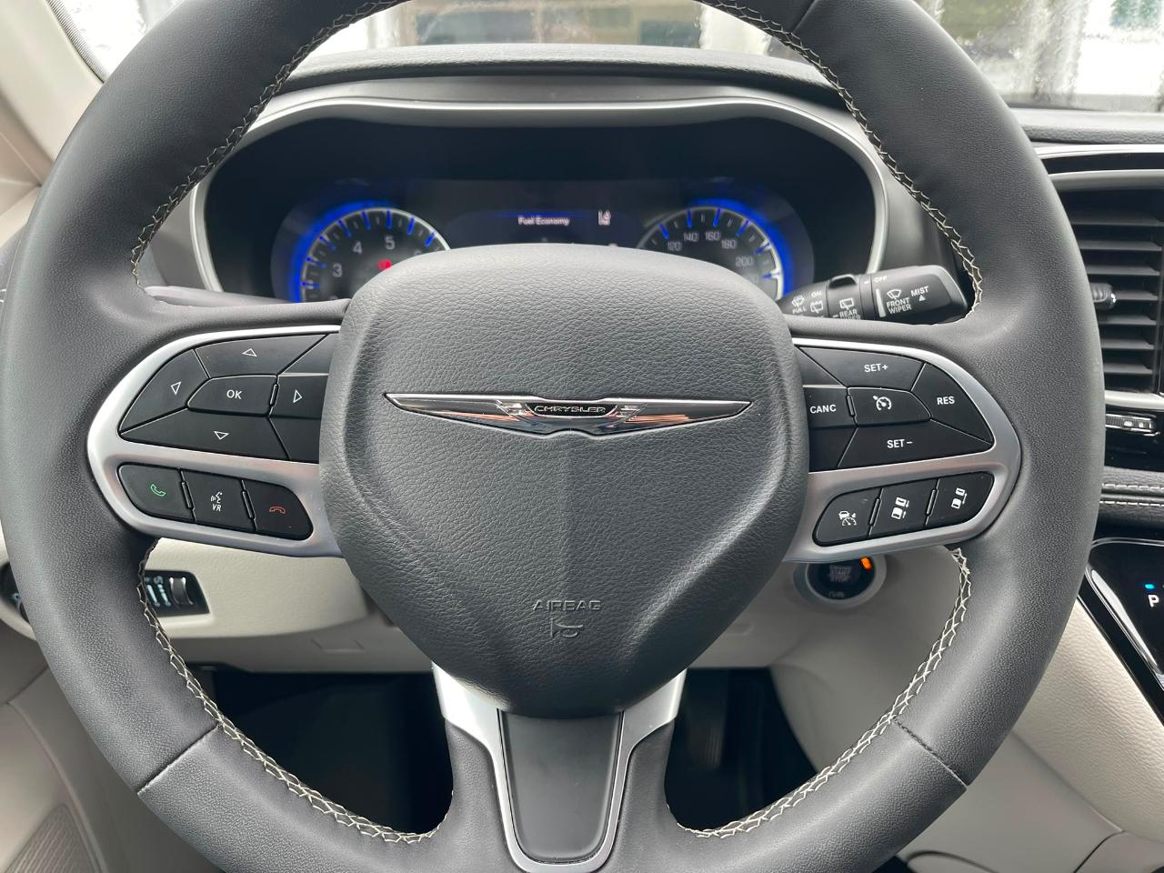 Chrysler Pacifica Touring-L FWD 2024