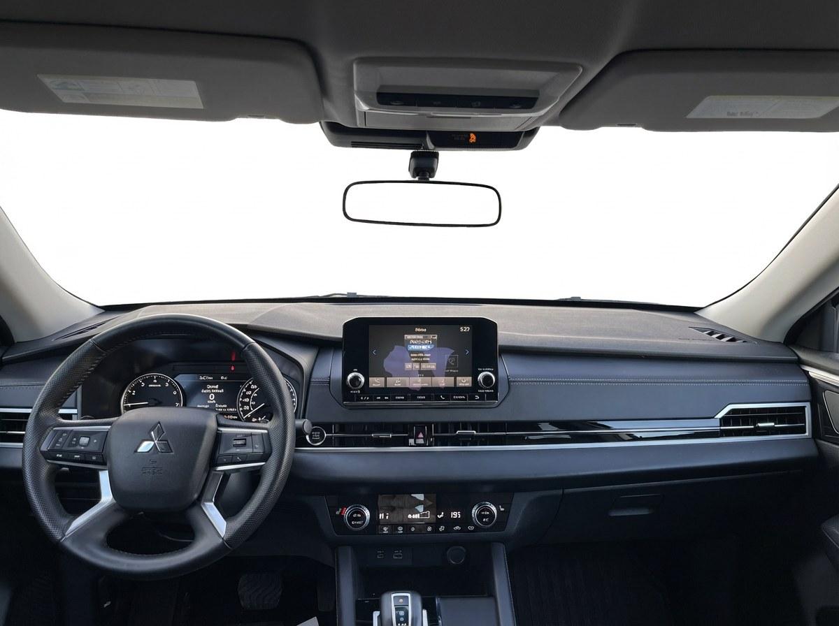 Mitsubishi Outlander ES 2024