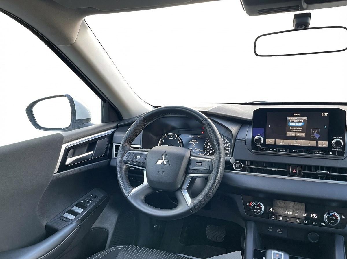 Mitsubishi Outlander ES 2024