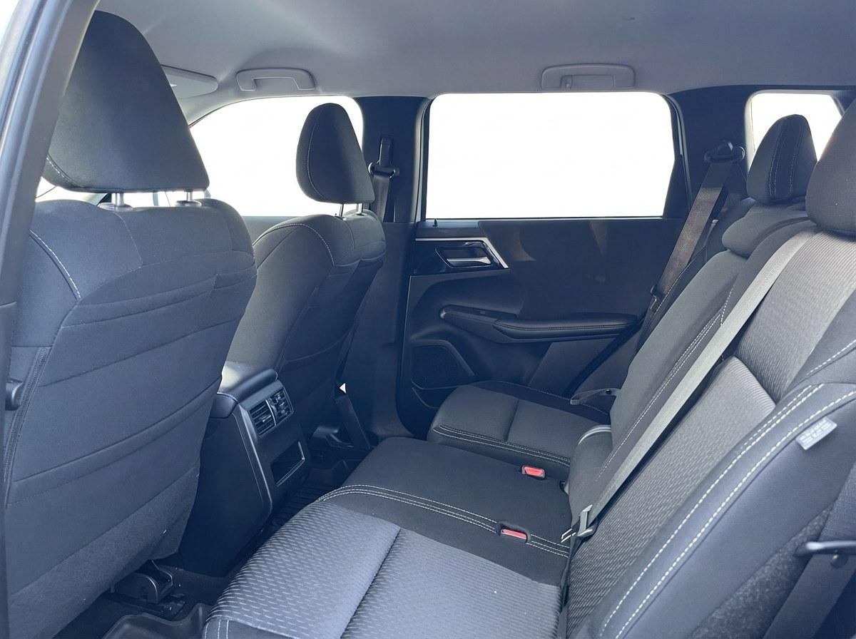 Mitsubishi Outlander ES 2024