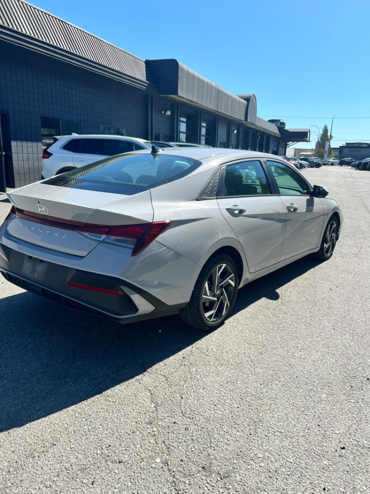 Hyundai Elantra  2025