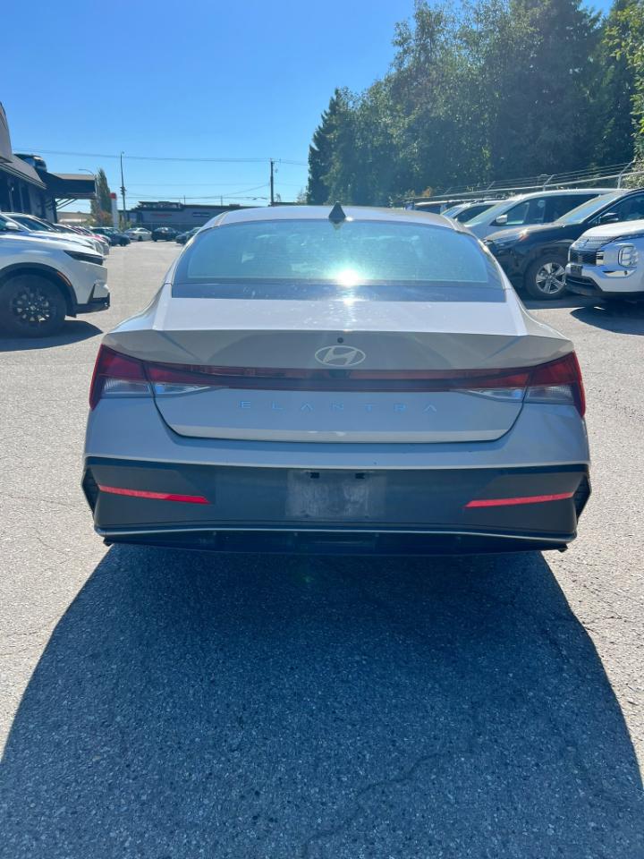 Hyundai Elantra  2025