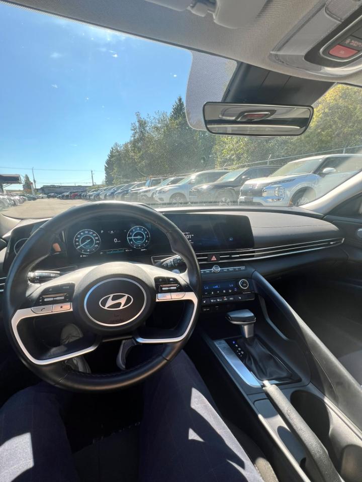 Hyundai Elantra  2025