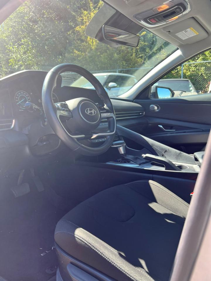 Hyundai Elantra  2025
