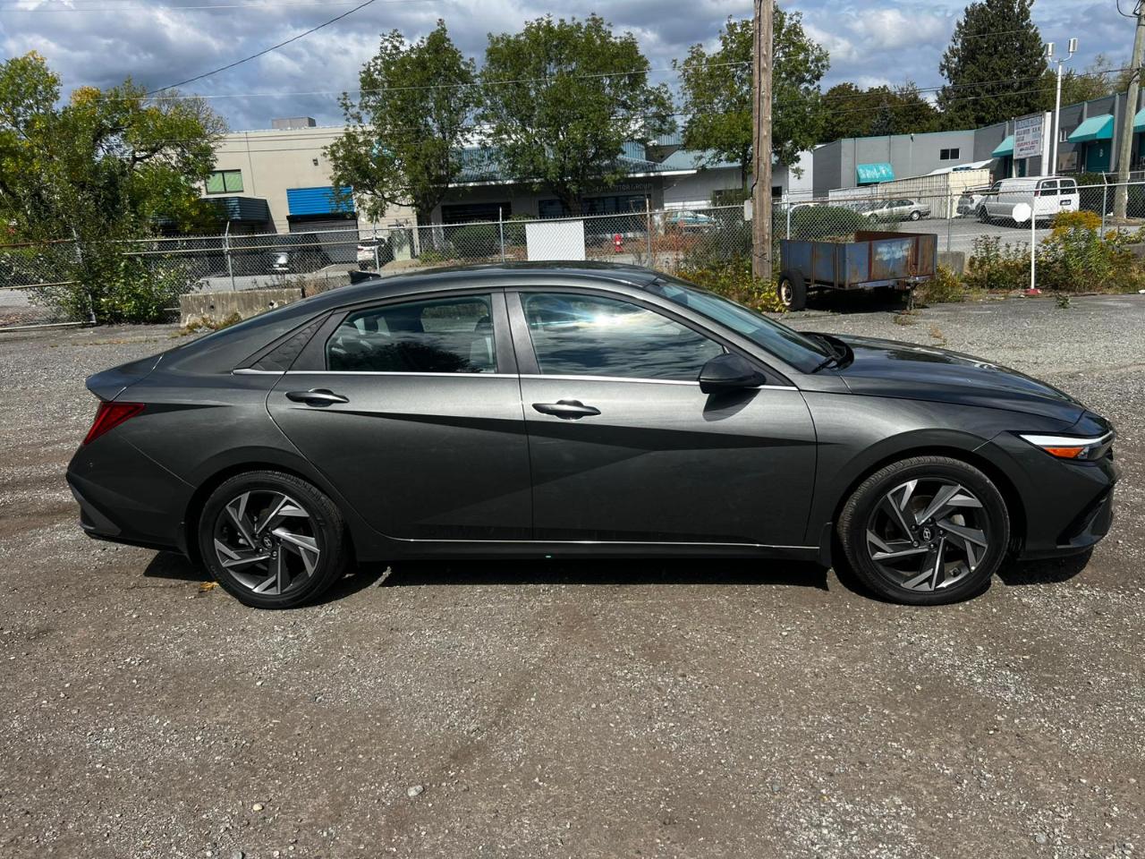 Hyundai Elantra Luxury 2024