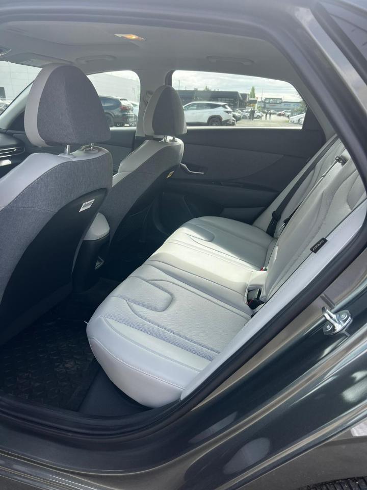 Hyundai Elantra Luxury 2024
