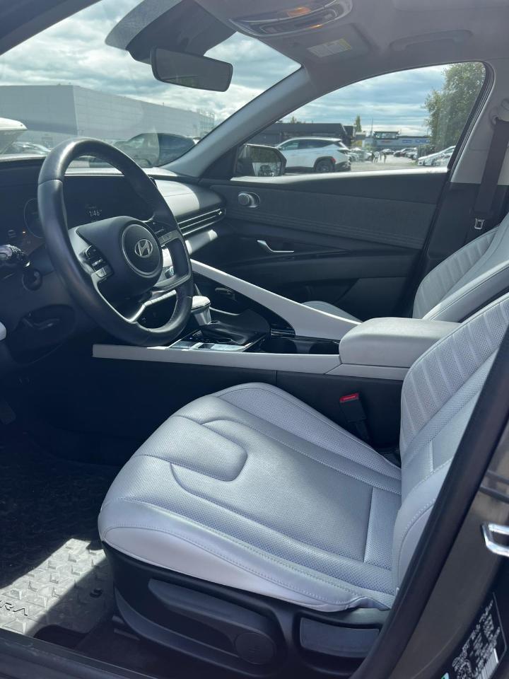 Hyundai Elantra Luxury 2024