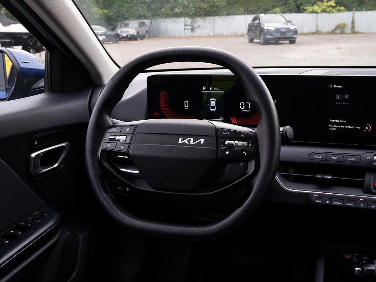 Kia K4 LX 2025