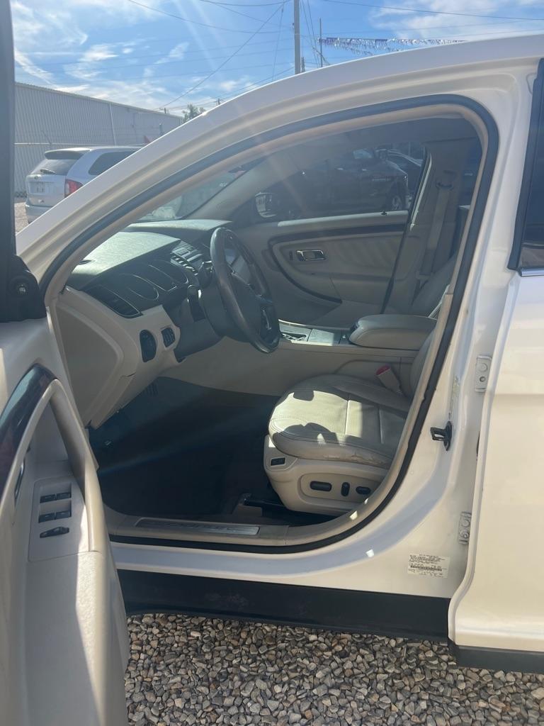 Ford Taurus 4dr Sdn Limited FWD 2011