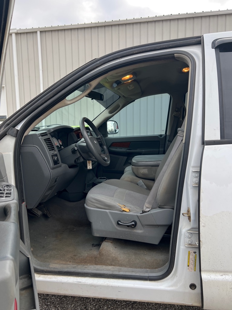 Dodge Ram 1500 2WD Quad Cab 140.5" ST 2006
