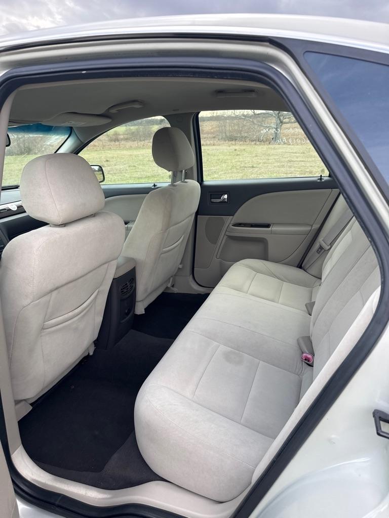 Ford Taurus 4dr Sdn SEL FWD 2008