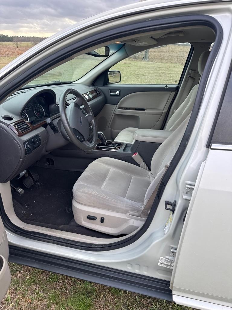 Ford Taurus 4dr Sdn SEL FWD 2008