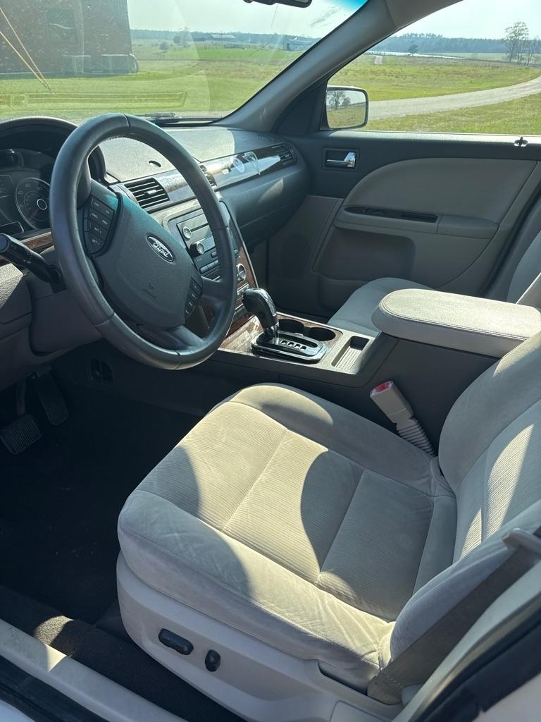 Ford Taurus 4dr Sdn SEL FWD 2008