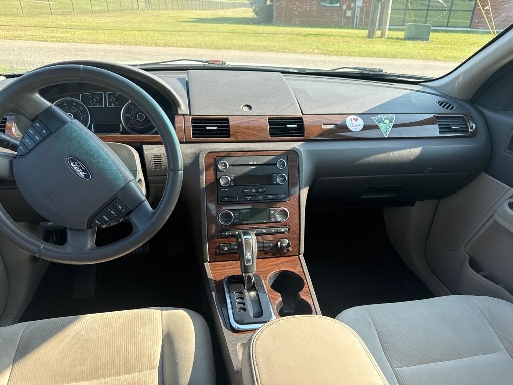 Ford Taurus 4dr Sdn SEL FWD 2008