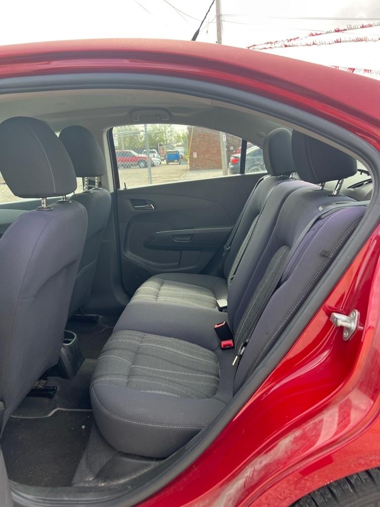 Chevrolet Sonic 1LT Sedan 2013