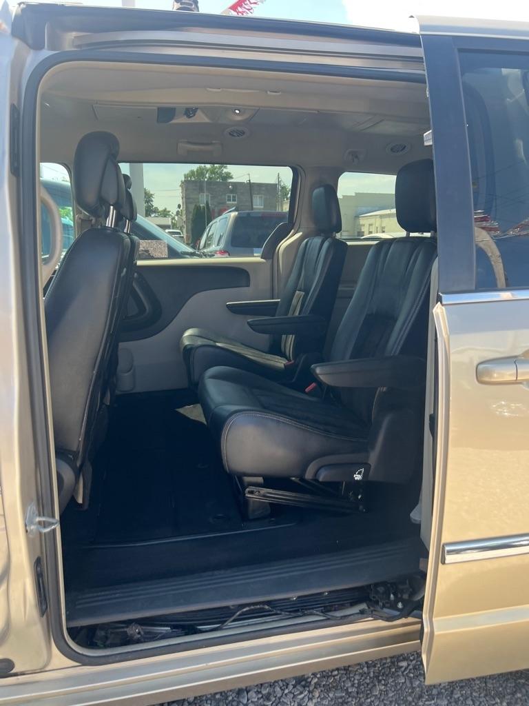 Chrysler Town & Country 4dr LWB Touring FWD 2015