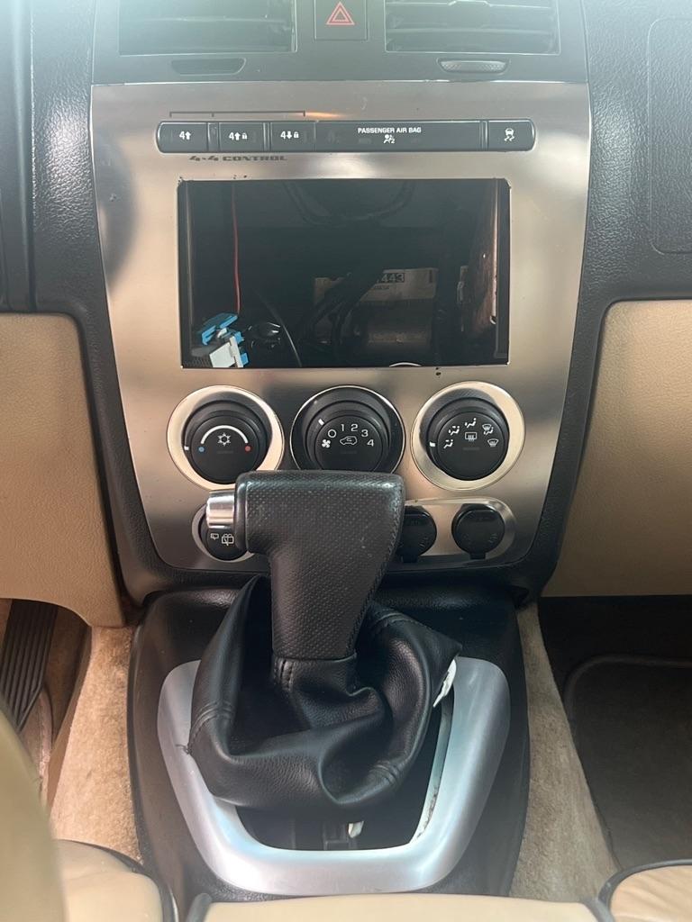 HUMMER H3 4WD 4dr H3T Luxury 2006