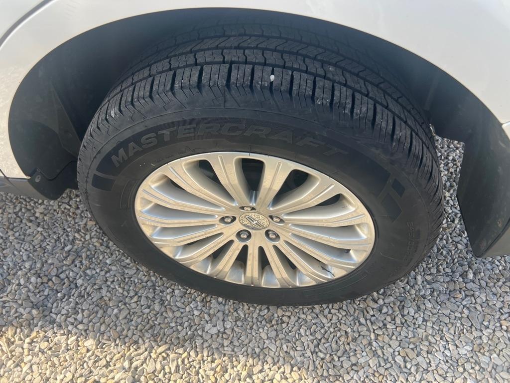Lincoln MKX 4D SUV FWD 2011