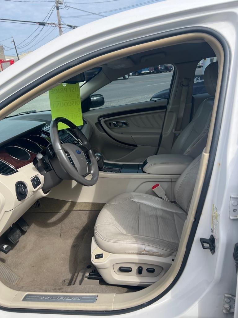 Ford Taurus 4dr Sdn Limited FWD 2011