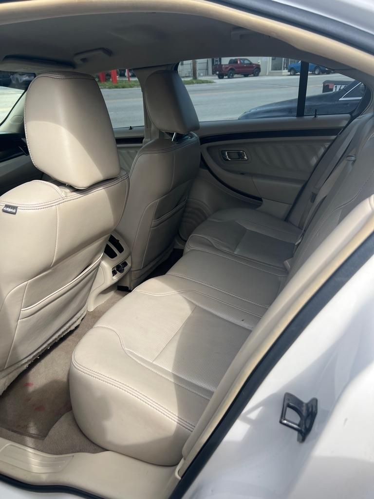 Ford Taurus 4dr Sdn Limited FWD 2011