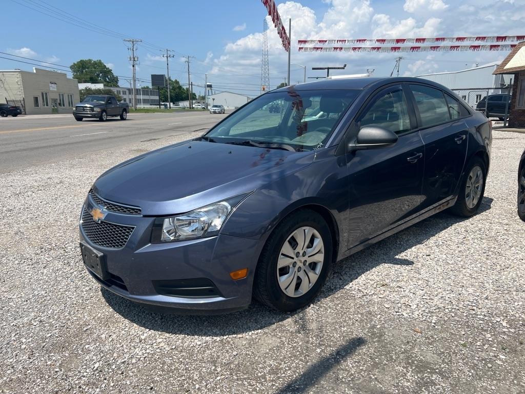 2013 Chevrolet Cruze LS Auto's photo