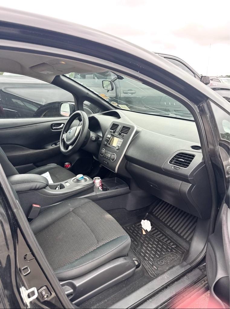 Nissan Leaf 4dr HB SL w/Cold Weather Pkg *Ltd Avail* 2013