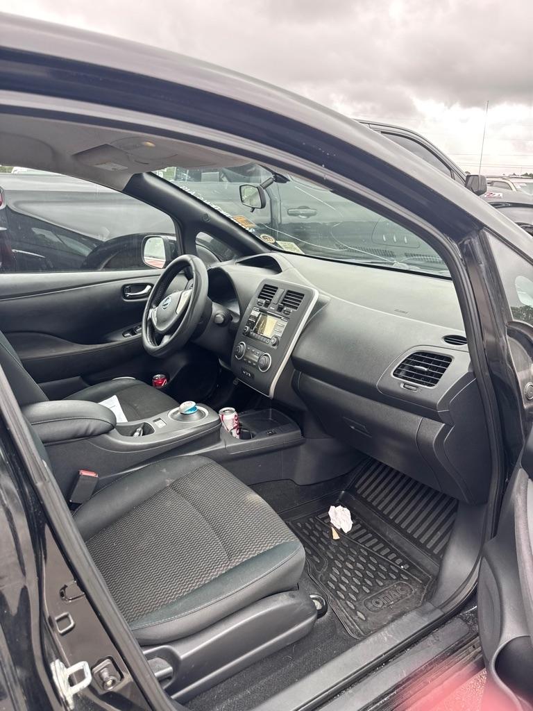 Nissan Leaf 4dr HB SL w/Cold Weather Pkg *Ltd Avail* 2013