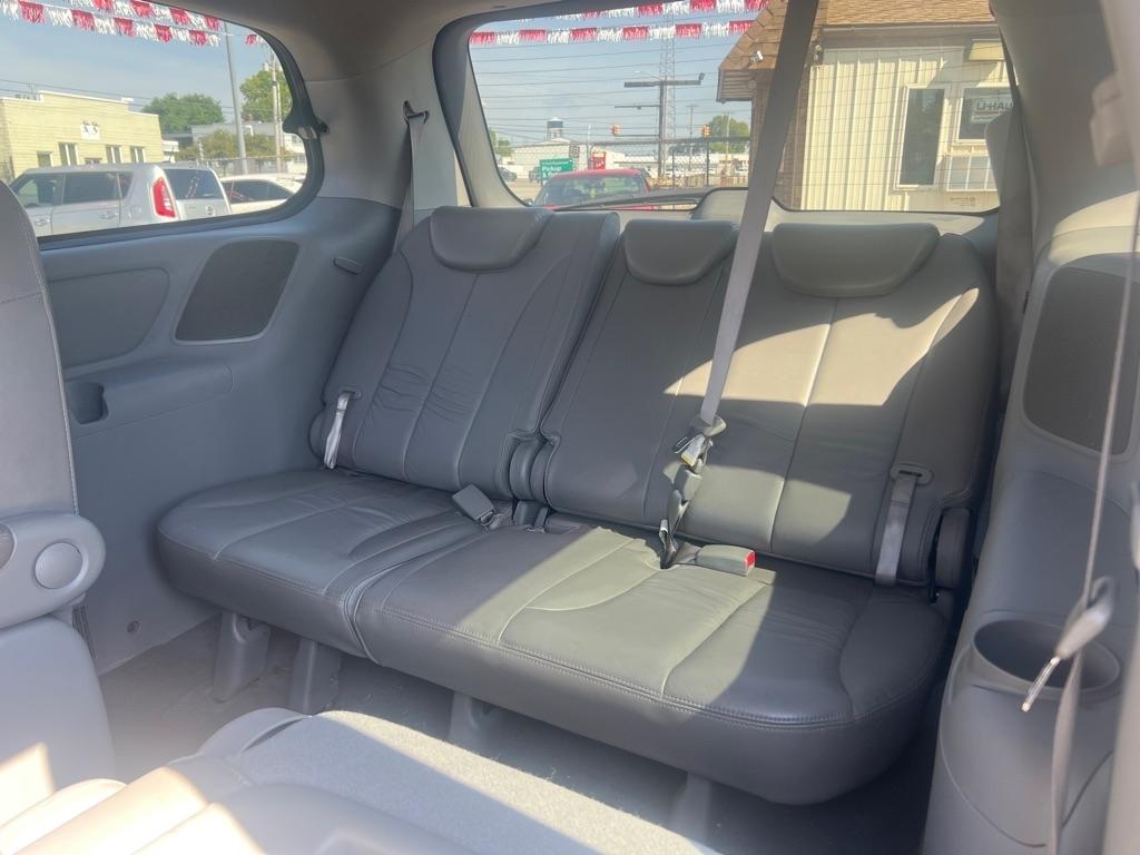 Kia Sedona LX 4D Wagon 2010