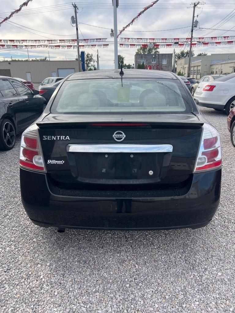 Nissan Sentra 4-Door Sedan 2012