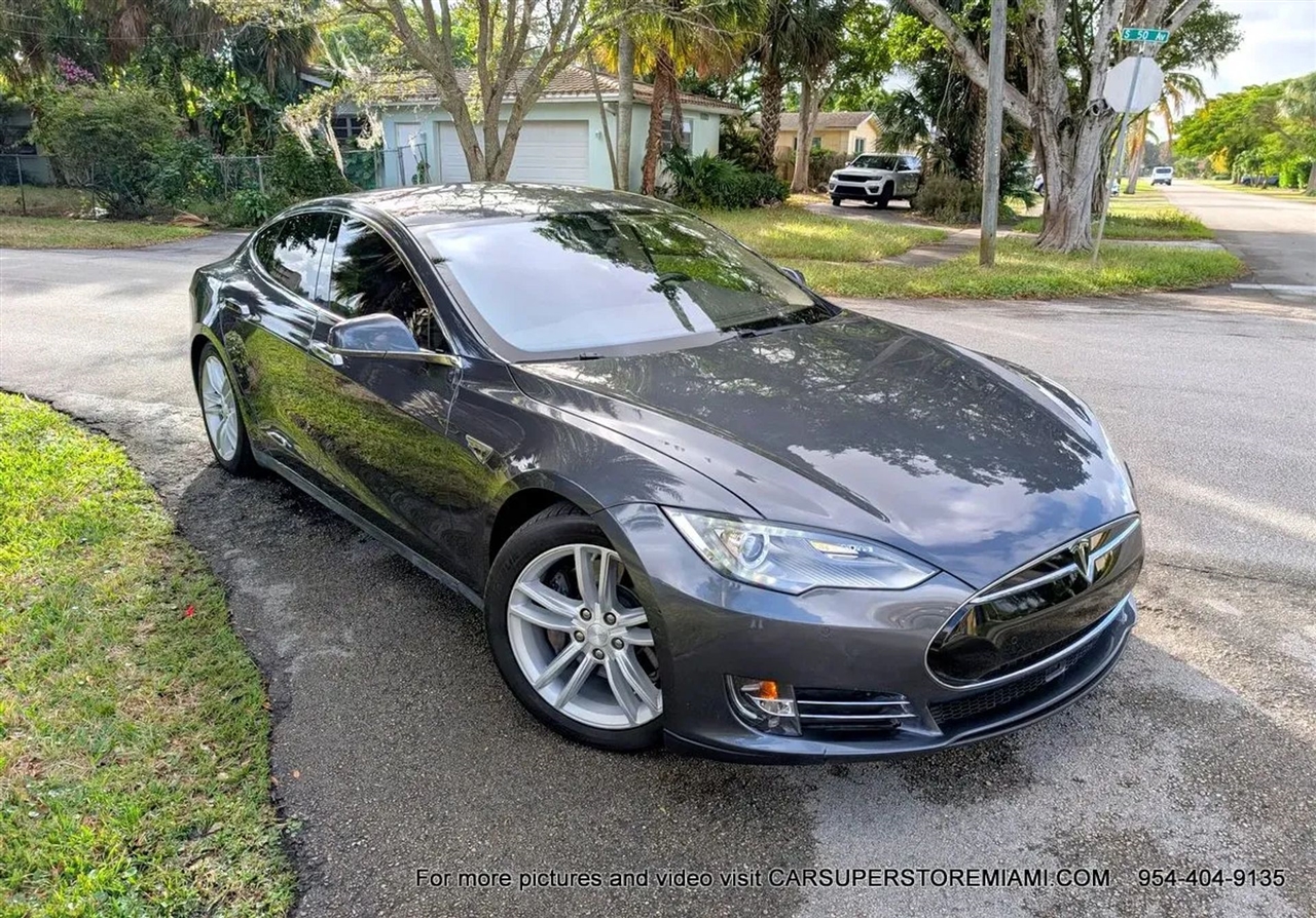 Tesla Model S  2015 Tesla Model S  2015