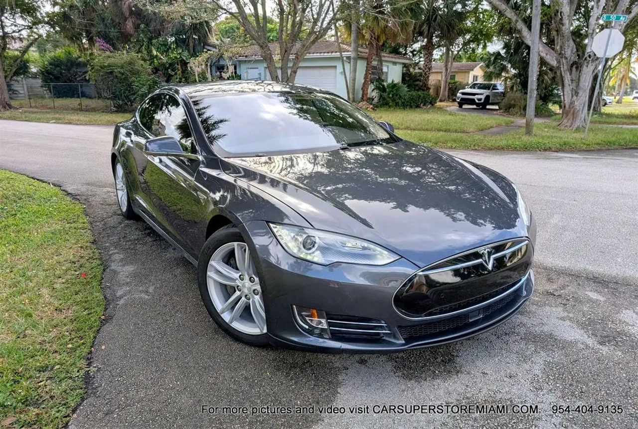Tesla Model S  2015 Tesla Model S  2015