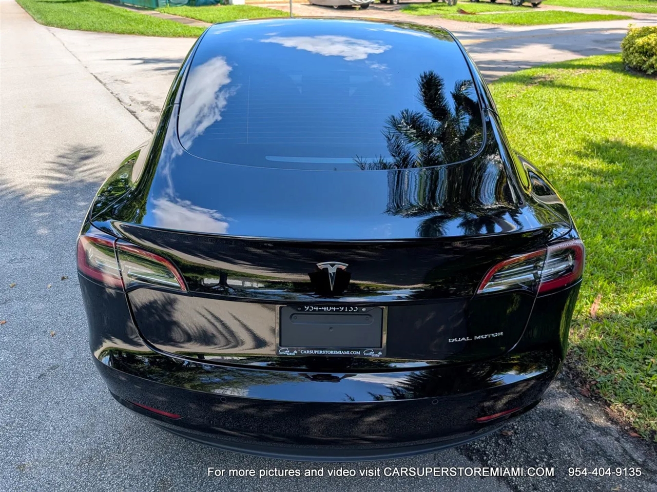 Tesla Model 3  2022