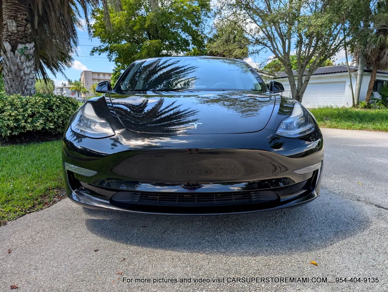 Tesla Model 3  2022